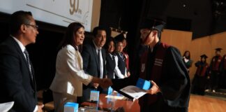 Presidenta municipal Rosi Wong impulsa educación para las juventudes tecamaquenses; reconoce su talento y dedicación