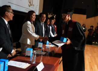 Presidenta municipal Rosi Wong impulsa educación para las juventudes tecamaquenses; reconoce su talento y dedicación