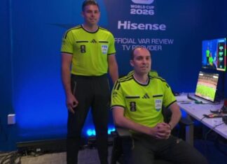Investigan a árbitro australiano por presunta señal racista durante juego del Mundial