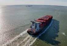 Trump asegura que barcos cargados de petróleo están empezando a salir de Ormuz