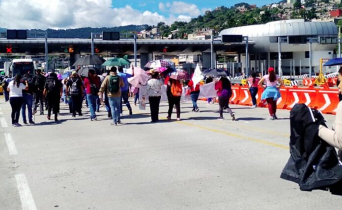 cnte-en-caseta-de-la-mexico-cuernavaca-1024x631