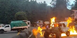 Pobladores incendian camionetas en carretera México-Toluca para exigir freno a tala clandestina