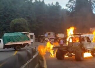 Pobladores incendian camionetas en carretera México-Toluca para exigir freno a tala clandestina