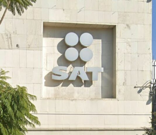 SAT bloquea a 38 mil empresas factureras y endurece controles contra evasión fiscal