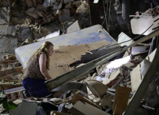 Venezuela reporta 32 muertos y más de 700 heridos tras doble sismo