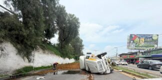 Cierre de carretera por remoción de escombros en la México – Pachuca
