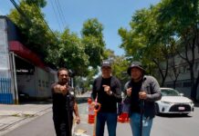 Panistas reparan el “bache de la muerte” en Azcapotzalco; una persona de la tercera edad cayó por mal estado del pavimento