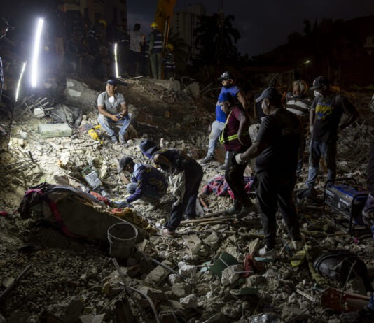 Sube a 5 mil 398 la cifra de muertos por el doble terremoto en Venezuela