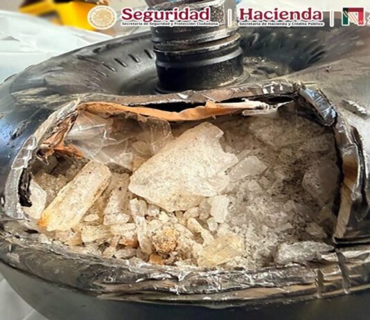 Descubren tres kilos de presunta metanfetamina en aeropuerto de Toluca