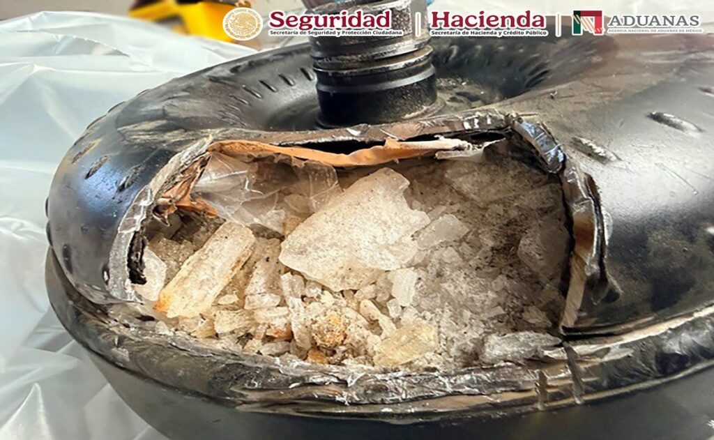 Descubren tres kilos de presunta metanfetamina en aeropuerto de Toluca