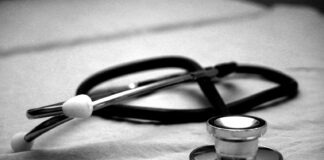 Exfuncionaria del Hospital Infantil de México denuncia despido tras señalar presuntas irregularidades