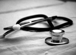 Exfuncionaria del Hospital Infantil de México denuncia despido tras señalar presuntas irregularidades