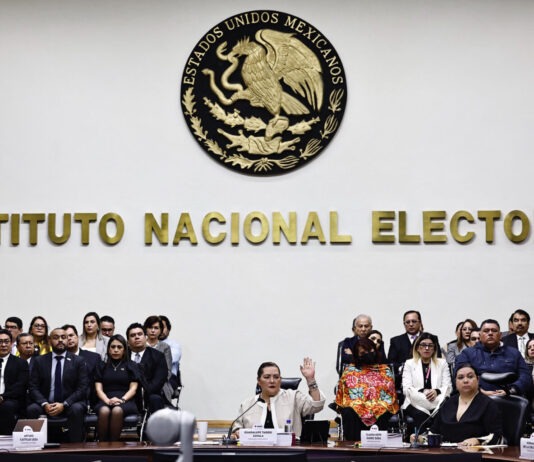 Sheinbaum respalda fallo contra Somos México: “Nadie puede ponerse el nombre de México”