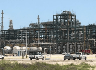 Pemex reporta fuga y fuego incipiente en la Refinería Olmeca, Tabasco