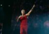 Robbie Williams aclara que sustancia blanca de su video viral era una menta