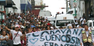 Unos 800 migrantes salen en caravana desde Tapachula hacia CDMX