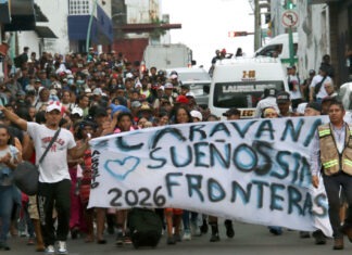 Unos 800 migrantes salen en caravana desde Tapachula hacia CDMX