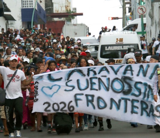 Unos 800 migrantes salen en caravana desde Tapachula hacia CDMX