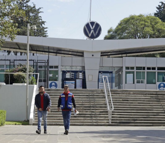 Volkswagen ajusta su producción en Puebla