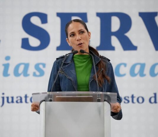 Refrenda Libia Dennise su compromiso con las causas de las familias buscadoras