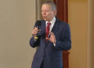 Orden de aprehensión no impide una candidatura; ser prófugo de la justicia sí: Zaldívar