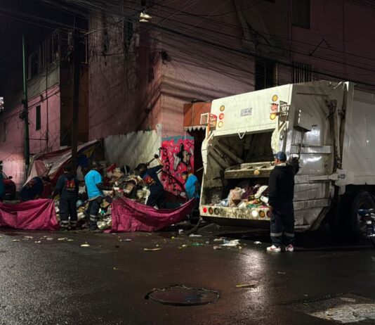 Cuauhtémoc hace limpia nocturna en Tepito: retiran 5 tiraderos clandestinos en la Morelos