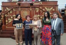 Legisladores del primer Parlamento del Comercio Popular reconocen trayectoria de Alejandra Barrios y le ponen su nombre a este ejercicio legislativo