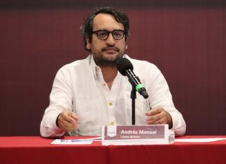 Palabras Más / ¡Golpazo mediático!