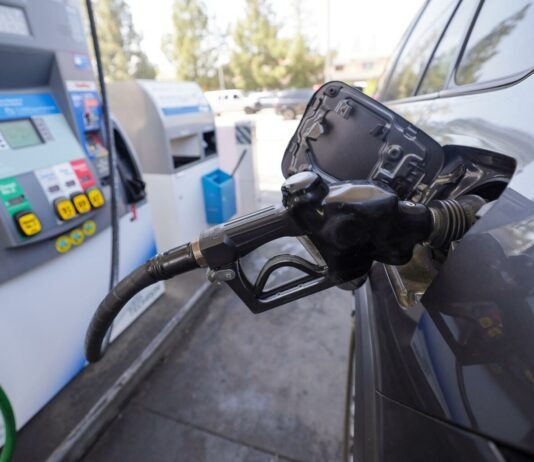 Se renovará pacto con empresarios para estabilizar precio de gasolina regular y diésel