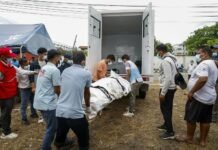 Van más de 900 muertos por riada en Nepal