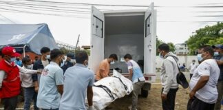 Van más de 900 muertos por riada en Nepal