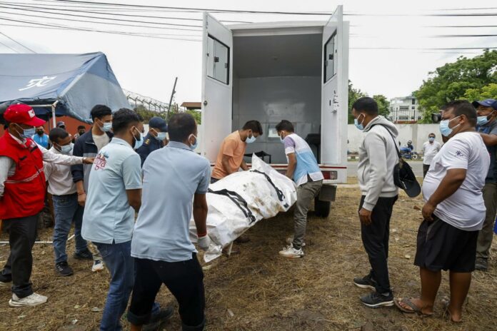 Aumentan a 939 los muertos y baja la cifra de desaparecidos tras la riada en Nepal