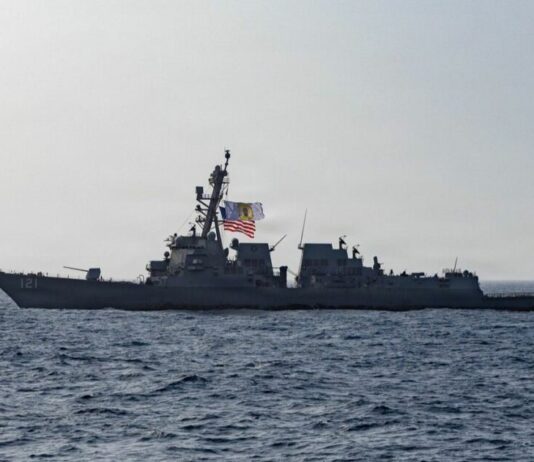 Trump advierte a Irán sobre colocar nuevos explosivos en el estrecho de Ormuz