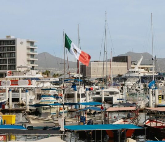 Cierran puertos en Baja California Sur por mal clima