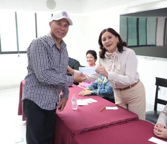Presidenta municipal Rosi Wong entrega apoyos para celebrar las fiestas patrias en Tecámac