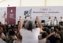 Con gritos de «¡Fuera, fuera!», revientan informe de Sheinbaum en Colima; los tacha de infiltrados del PRIAN