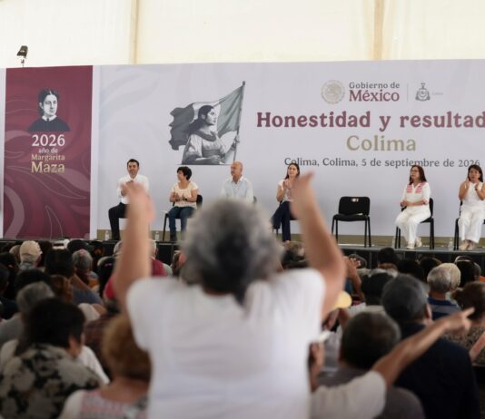 Con gritos de «¡Fuera, fuera!», revientan informe de Sheinbaum en Colima; los tacha de infiltrados del PRIAN