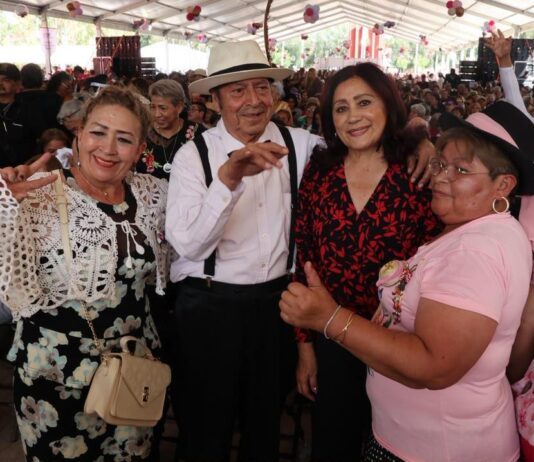 Adultos mayores viven gran fiesta en Tecámac; alcaldesa Rosi Wong romero rinde homenaje a su legado