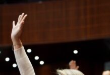 Mientras el crimen se ensaña contra la niñez, la presidenta habla de su guardarropa, defiende a narcopolíticos y ataca a la oposición