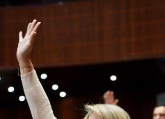 Mientras el crimen se ensaña contra la niñez, la presidenta habla de su guardarropa, defiende a narcopolíticos y ataca a la oposición