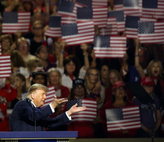 Trump ofrece 5 mil dólares a cada ciudadano si su partido gana elecciones de término medio