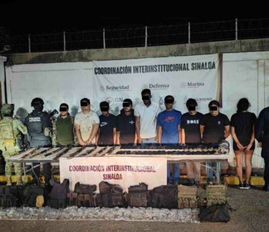 Detienen a nueve personas y aseguran armas y droga en Culiacán