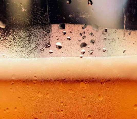 Evalúan diputados subir impuesto a cerveza para recaudar 382 millones de dólares