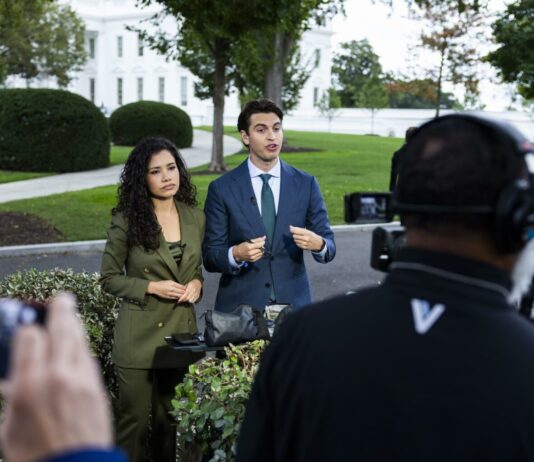 Casa Blanca veta a dos periodistas de CNN en la llegada de Xi a cena con Trump