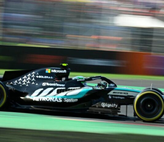 Kimi Antonelli gana el GP de Italia; ‘Checo’ Pérez fue penalizado