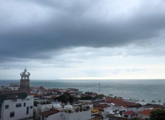 Marina cierra puertos ante avance del huracán Polo