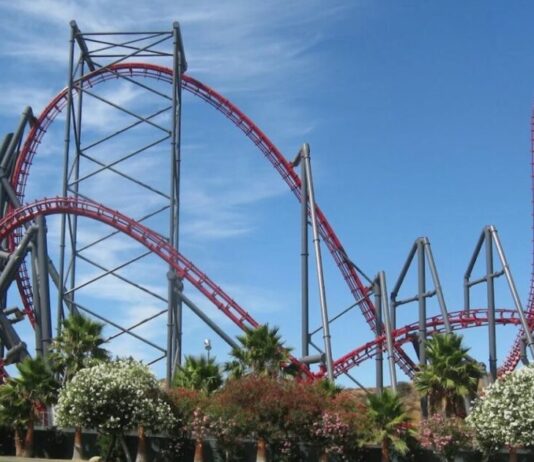 Más de 100 personas demandan a Six Flags por lesiones cerebrales en montaña rusa
