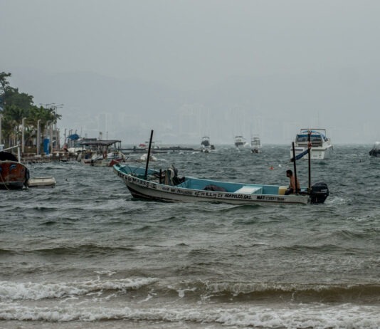 Huracán Polo cruzaría Baja California Sur entre lunes y martes, alerta el SMN