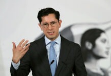 Roberto Velasco viajará a China en medio de tensiones comerciales