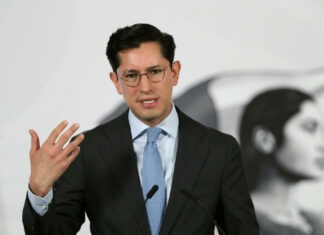Roberto Velasco viajará a China en medio de tensiones comerciales